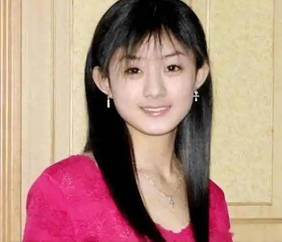 有种"整容"叫公司包装,鞠婧祎直接"换头",周笔畅判若两人_因为_赵丽颖