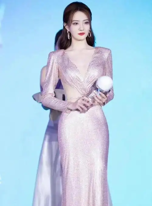 身材太过饱满29岁徐璐才是真的人间尤物