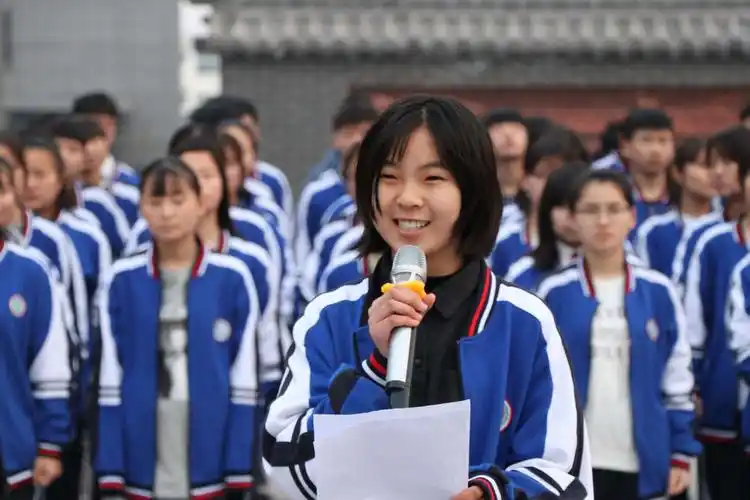 誓师激发斗志 拼搏再创辉煌——四小.博德.弘德联盟校区(弘德中学部)