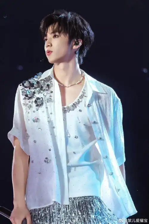 爱永远是双向奔赴的  我的意思说刘耀文和满月