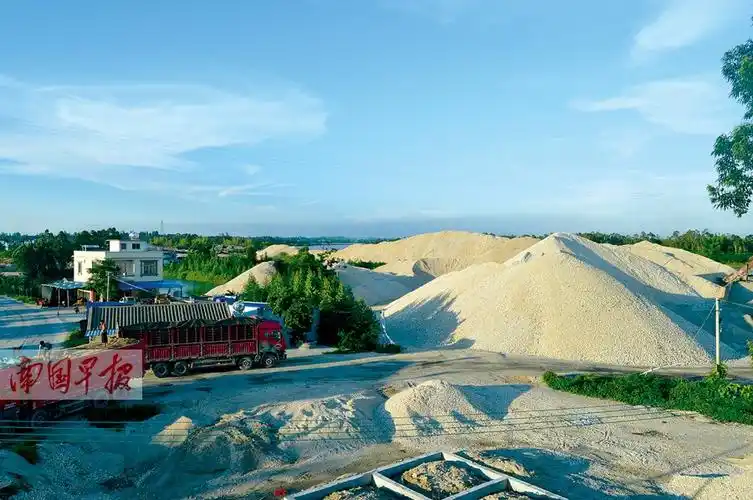 沙场遭取缔半月又开工 母亲河变"聚宝盆"引发争斗