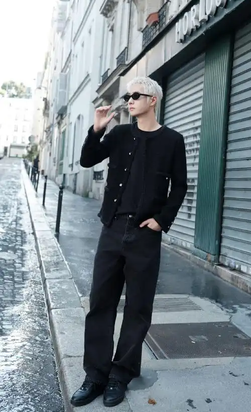 王一博白金狼尾街拍##王一博巴黎时装周