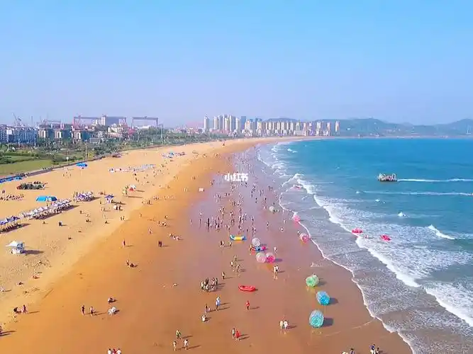 青岛海边沙滩好美
