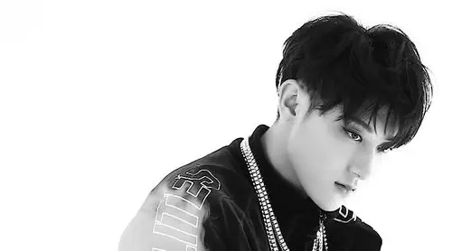 再现"侧颜杀"!黄子韬时尚花絮解锁酷炫运动风