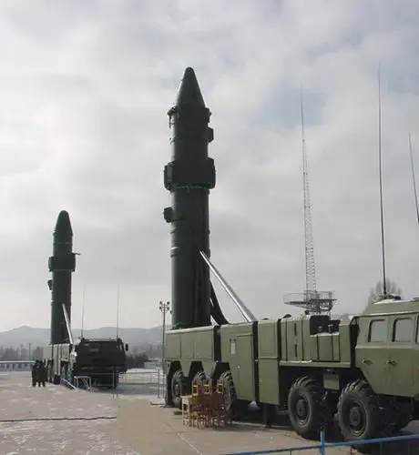 中国军队东风中程弹道导弹
