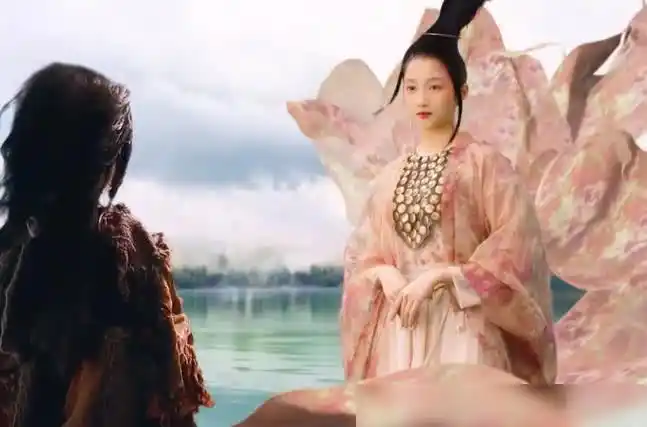 关晓彤气质胜过大美女陈红?