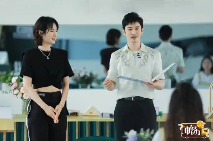 要知道,在总导演严敏离开节目后,包括黄磊,黄渤,张艺兴以及孙红雷4位