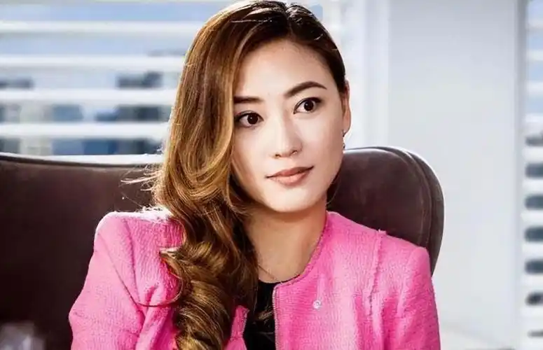 "精明女人"应采儿,为何不嫁向佐,而选择了家世一般的陈小春?插图12