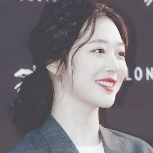 人间水蜜桃崔雪莉头像