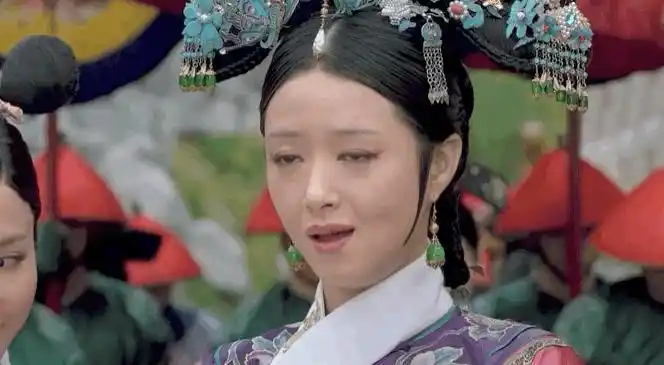 华妃吃播:▲插播一则十级考题:问,华妃最爱吃的零食是什么?