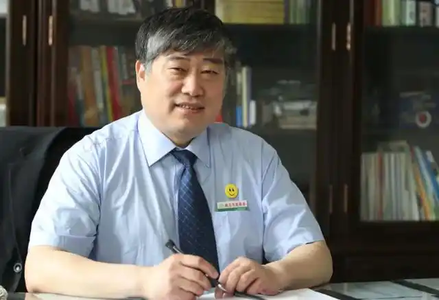 山东富豪李文杰:白手起家,打造医药零售领先企业,身家35亿