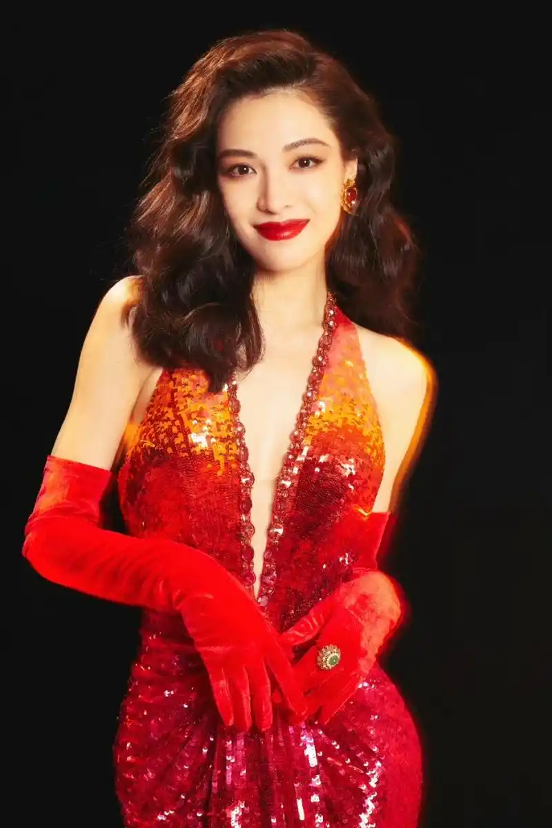 我超喜欢看钟楚曦这种美,又白又有身材身高气质,还有女人味,自带媚骨