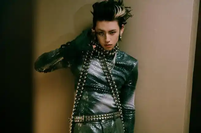 太空奇缘音乐嘉年华##小鬼半面贴钻朋克妆##小鬼连唱12首给音乐节一