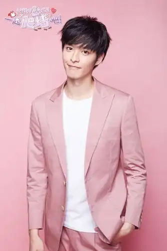 一起爬墙吧曹佑宁亲密戏让人脸红心跳厉腾让我从男孩变男人