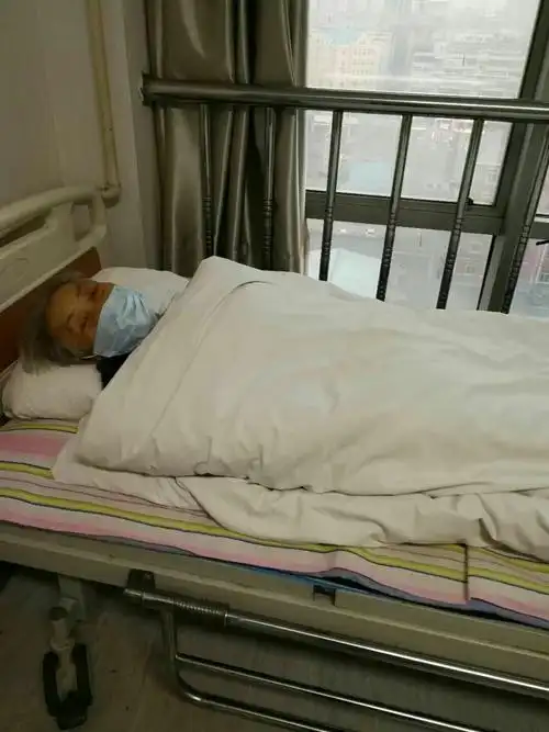 老妈住院期间珍贵照片