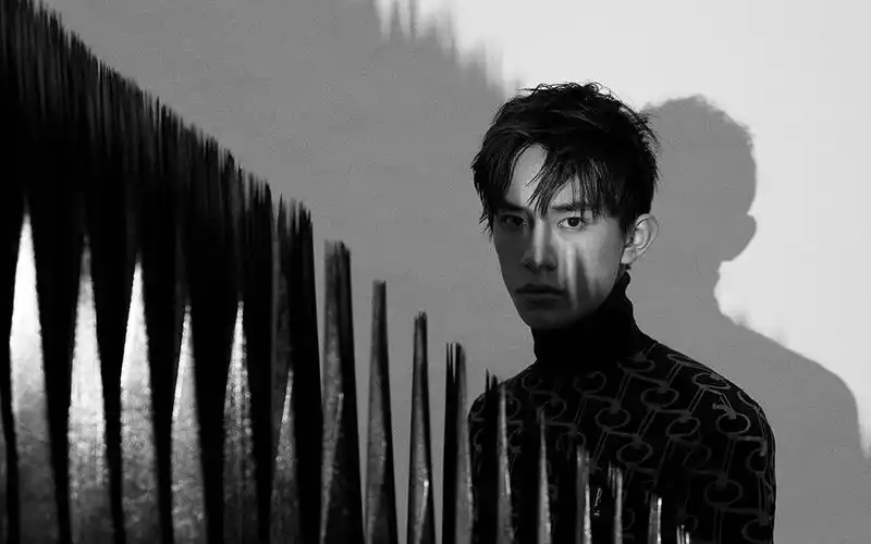 易烊千玺t新刊杂志写真图片壁纸