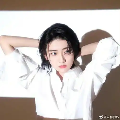 还有哪些美女的短发惊艳到大家呢?