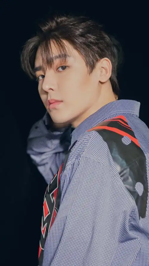 小鲜肉侯明昊手机壁纸图片