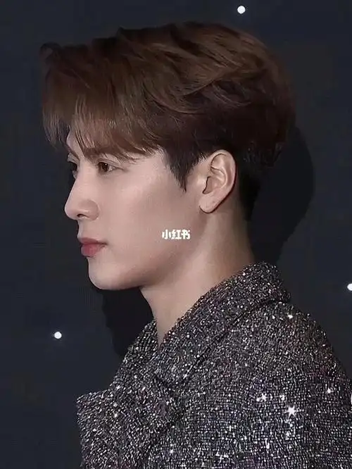 该说不说这男嘉宾的后脑勺好优秀啊_王嘉尔_娱乐_明星娱乐资讯