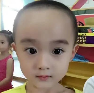 男版"赵丽颖",这个男宝宝简直是把赵丽颖可爱的一面,淋漓尽致的展现