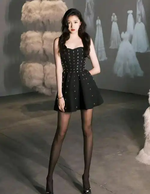 女明星美腿前十排名杨幂第九古力娜扎第三关晓彤第一