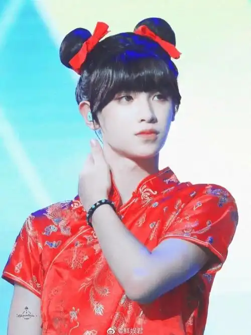 justin黄明昊女装