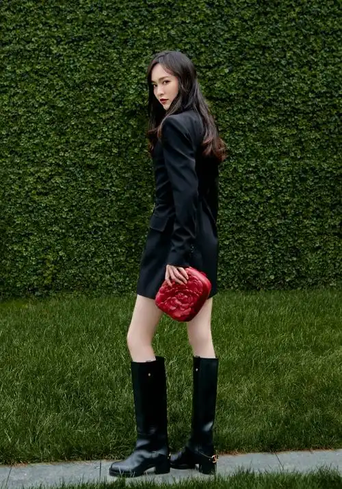 别人p图要瘦腿唐嫣却要修出腿粗感不然靴子太松挂不住