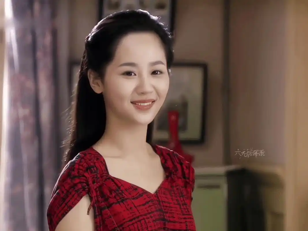 杨紫一直都是甜美奶萌可爱的宝贝紫,眼睛里有星星有故事打动我的心