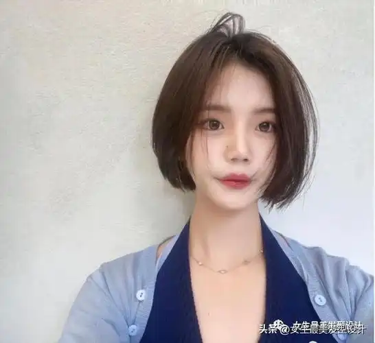 什么发型适合小脸女生,小脸女生适合什么样的发型(小脸弯弯短发美)