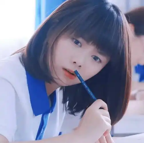 谭松韵新剧校服造型梦回耿耿##谭松韵新剧重逢时的眼神戏