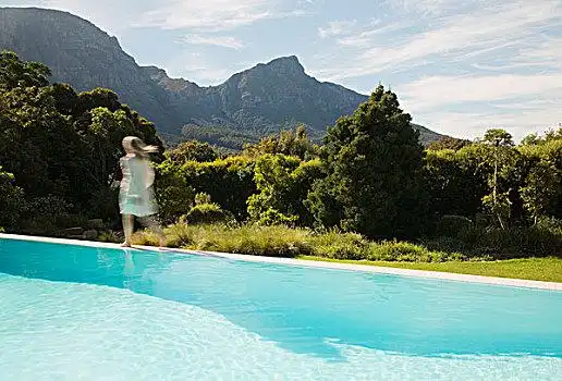 女人,走,游泳池