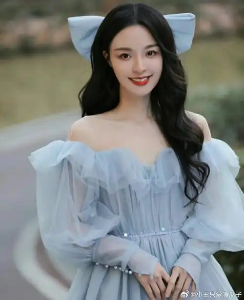 沈梦辰李莎旻子为靳梦佳打call