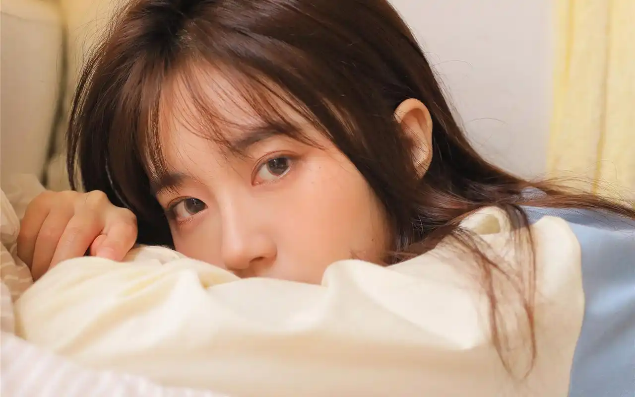 清甜长发美女性感写真图片桌面壁纸