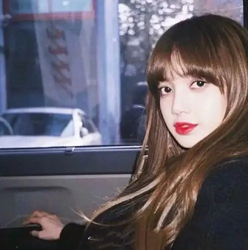 lisa头像人间芭比