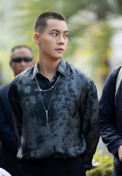 满屏荷尔蒙是什么样的有请寸头组男星出场