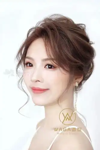 高级感新娘盘发造型简约大气