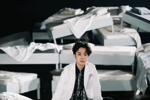 吴青峰新专辑谢幕mv即将上线 紧接线上演唱会后释出