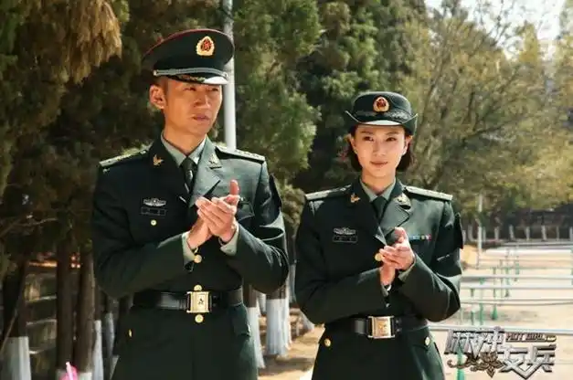 子,一家三口其乐融融|吴京|演员|徐佳|诗人|谷智鑫|麻辣女兵_网易订阅