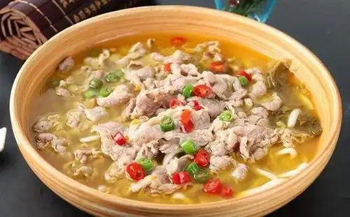 给大家推荐一道酸酸辣辣的菜,酸汤肥牛,味道很赞哦!