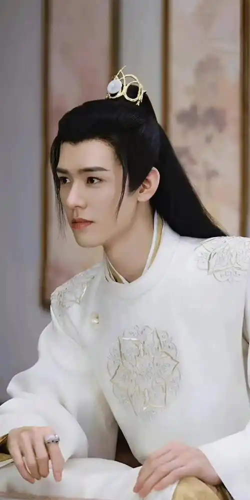 这几位男演员,早年"拉垮"路人脸,如今逆袭成古装男神_合作_龚俊_网友