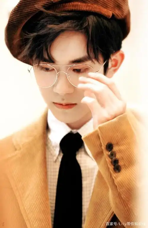 易烊千玺眼镜图,你眼中有星星,星辰大海只为遇见你