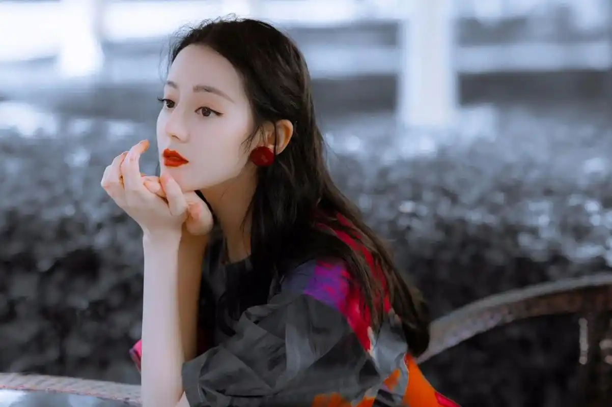 迪丽热巴壁纸娱乐圈有很多脏水但我会站你这边听你讲替你撑腰