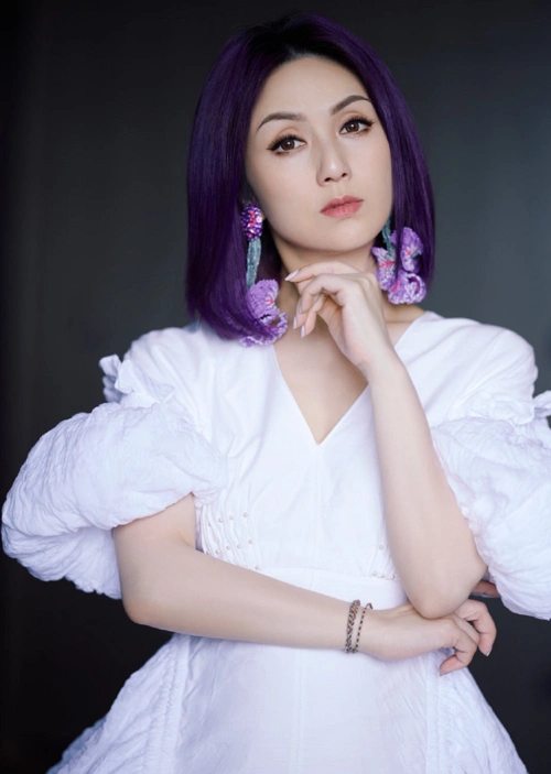 见证千嬅从新人出道,凭住心口有个勇字,闯出新世界……2021杨千嬅珠海