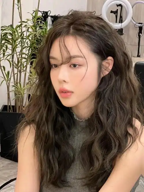 冬天必备慵懒烫发不仅显发量头顶巨蓬松