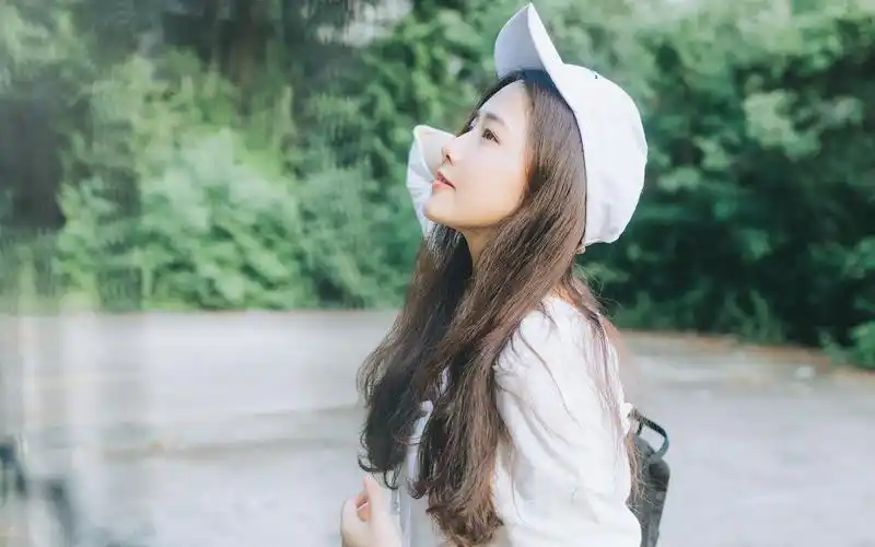 长发美女户外唯美文艺写真图片桌面壁纸