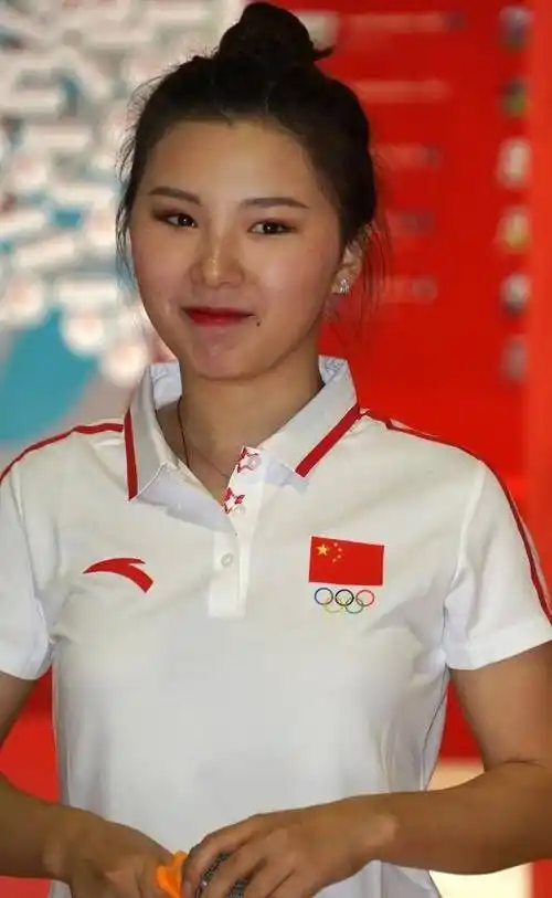 体操奥运冠军何可欣,如今美成了女神,28岁的她渴望被人爱_高低杠_退役