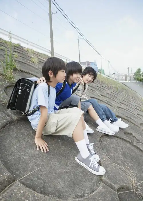 上学放学路上玩耍的小学生人物图片素材(53p)