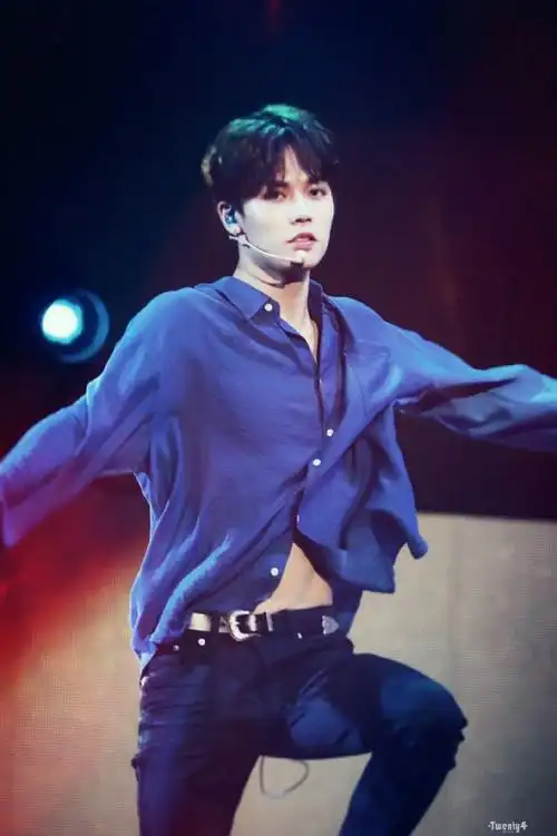 都在考古呢是时候放出一些私藏图了@林彦俊没有叫你晒腹肌的意思