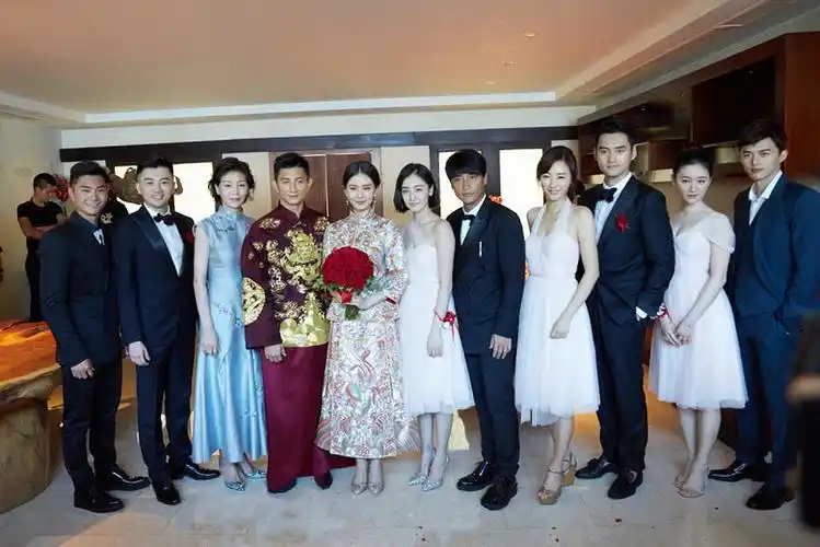 吴奇隆刘诗诗大婚 全家福曝光