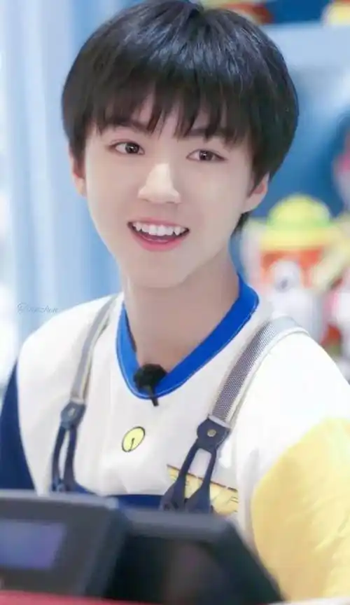 有"小虎牙"的6位女星,娇俏可人,笑起来生动明媚,如阳光倾泻_郝蕾_美人